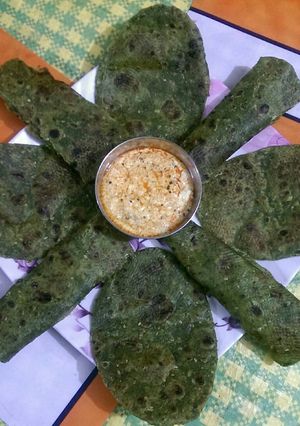 A picture of Spinach Thepla.