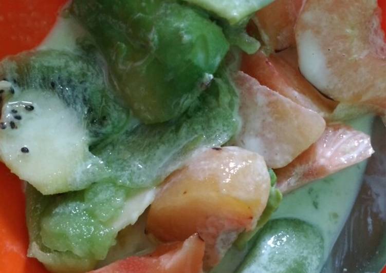 21. Salad buah saus fiber creme