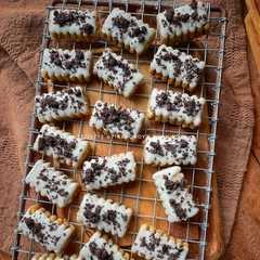A picture of Oreo Cookies.