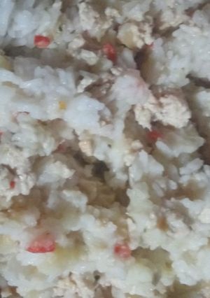 Una foto de Arroz con puré y pollo