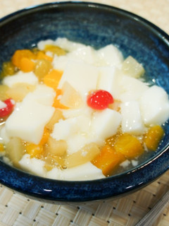 A picture of Almond Tofu with Fruit Cocktail.