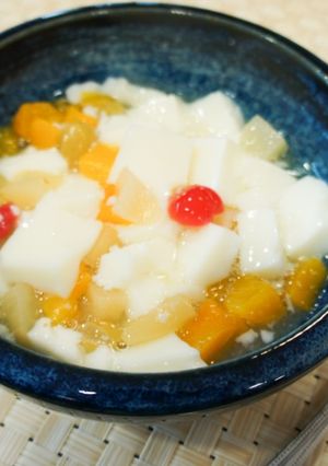 A picture of Almond Tofu with Fruit Cocktail.