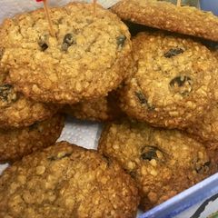 A picture of Oatmeal and Raisin Cookies.