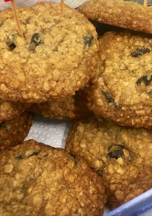 A picture of Oatmeal and Raisin Cookies.