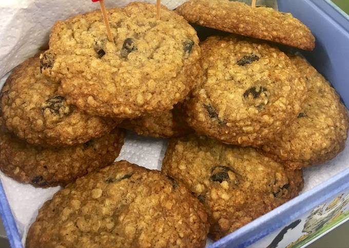 Oatmeal and Raisin Cookies