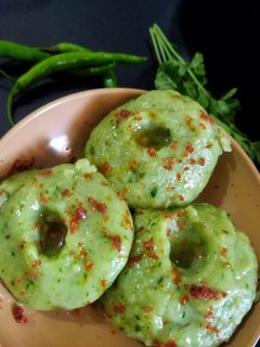 લીલા લસણ નું ખીચું (Lila Lasan Khichu Recipe In Gujarati) રેસીપી મુખ્ય ફોટો