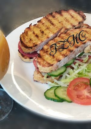 A picture of 🍔🥓 Salami & Cream Cheese Sandwich 🍔🥓.