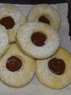 Una foto de Galletitas rellenas de dulce de leche