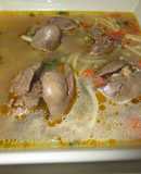 Consomé con higadillos de pollo y fideo