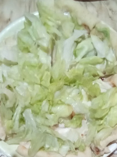 عکسی از دستور پیتزا کاهو