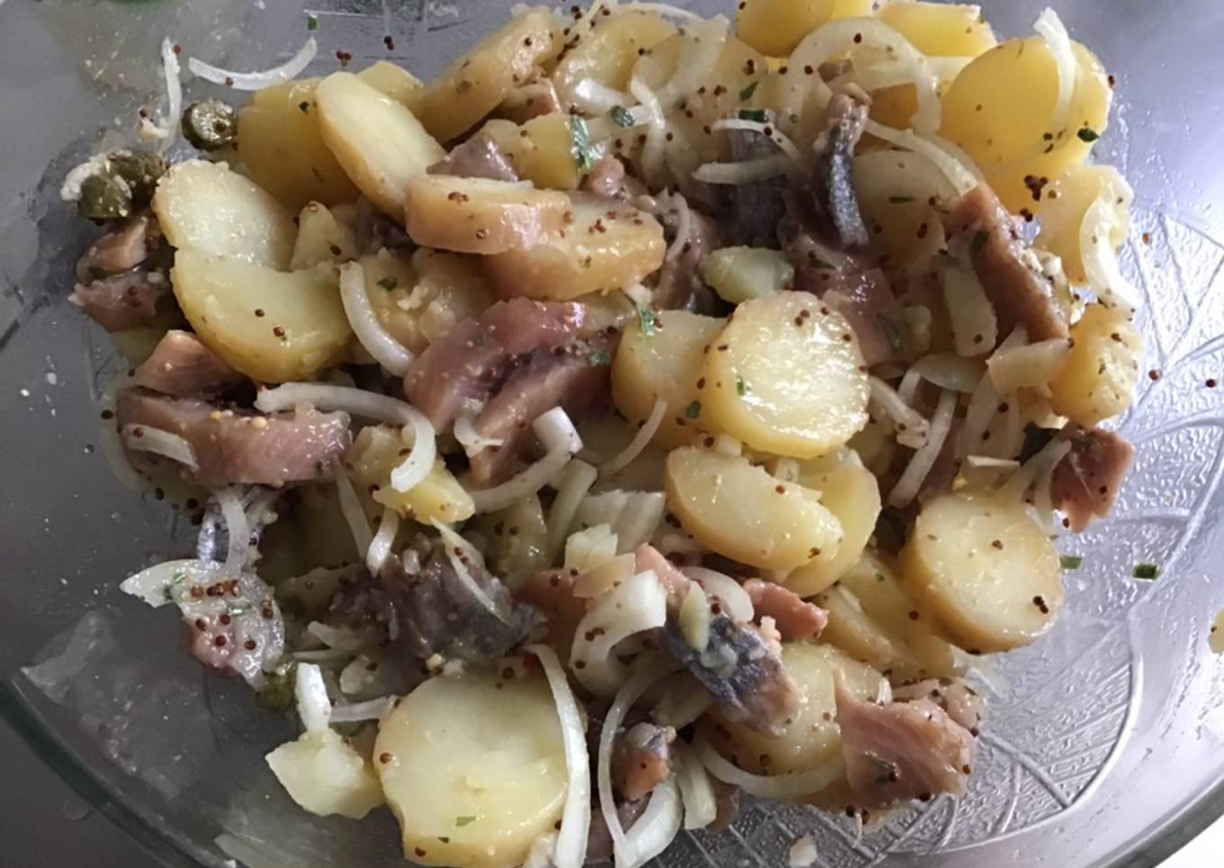 Salade de pommes de terre aux harengs et moutarde à l ancienne