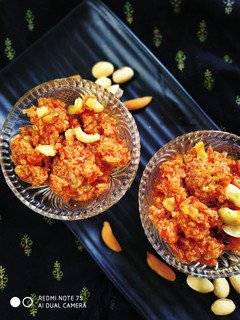 गाजर का हलवा (Gajar ka halwa recipe in hindi) रेसिपी मुख्य फोटो