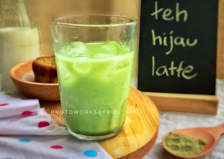 Teh hijau latte / iced matcha latte