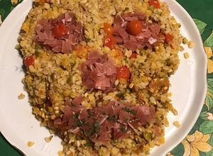 Une photo de Crâne de céréales au tomates, parmesan et lonzo