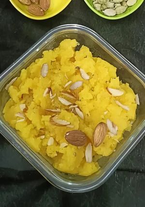मूंग दाल हलवा रेसिपी मुख्य फोटो