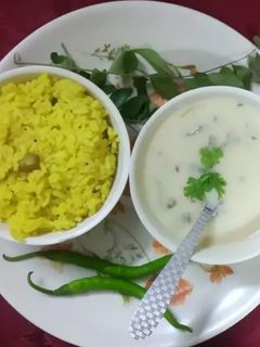 ગુજરાતી કઢી (Gujarati Kadhi Recipe In Gujarati) રેસીપી મુખ્ય ફોટો