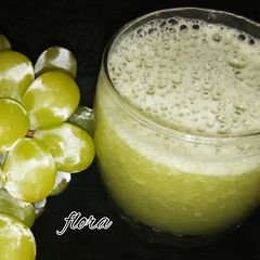 Green grapes juice A picture of Green grapes juice.
