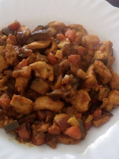 Una foto de Pollo con pisto al curry