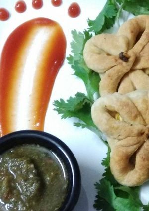 A picture of Corn flower baked Samosa.