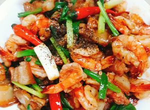 Hình của món Tôm rim thịt ba chỉ.