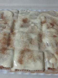 Una foto de Tarta de galletas María con natillas y crema de café