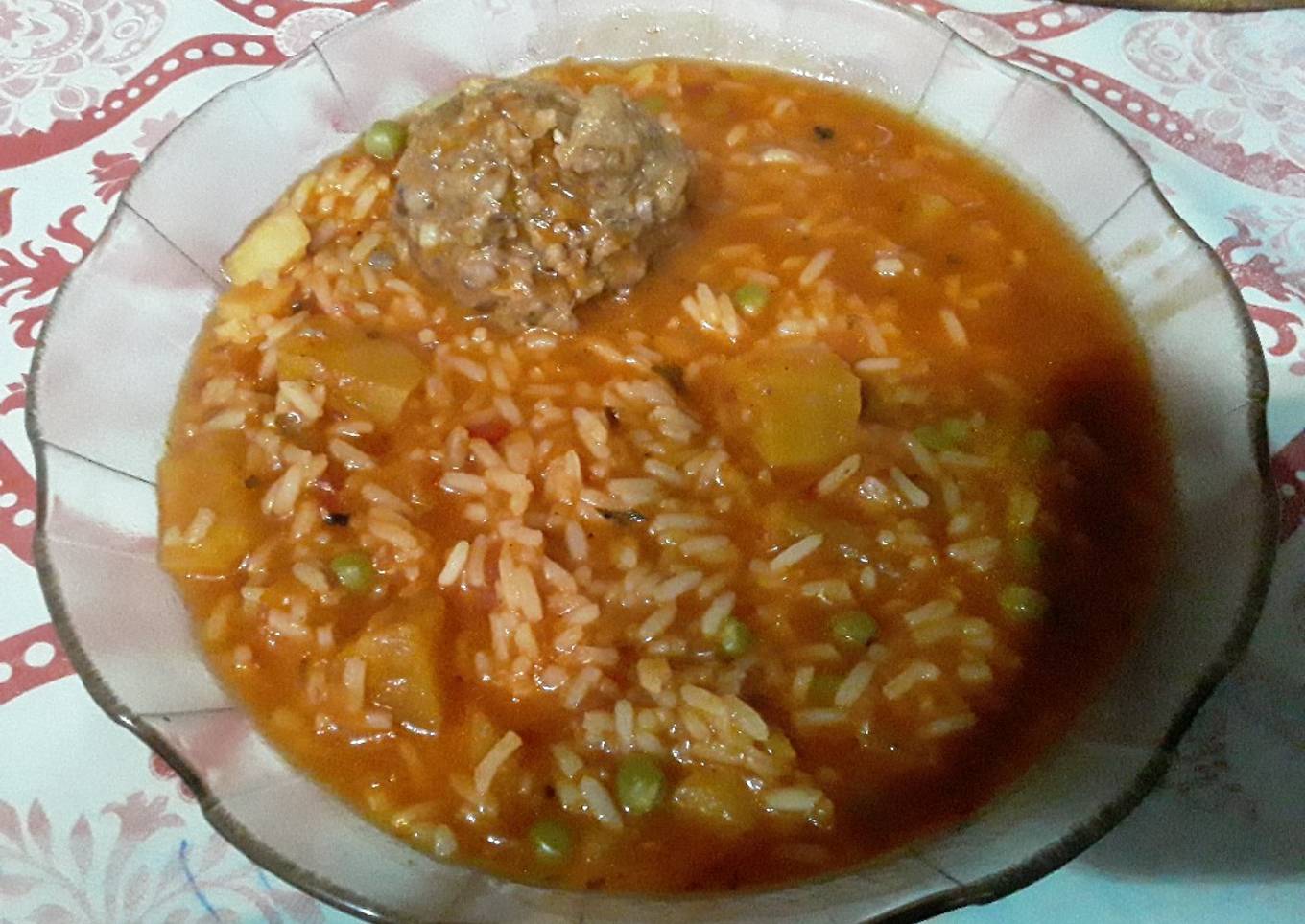 馃嵅Guisito de arroz y alb贸ndigas con papa batata y arvejas 馃槢