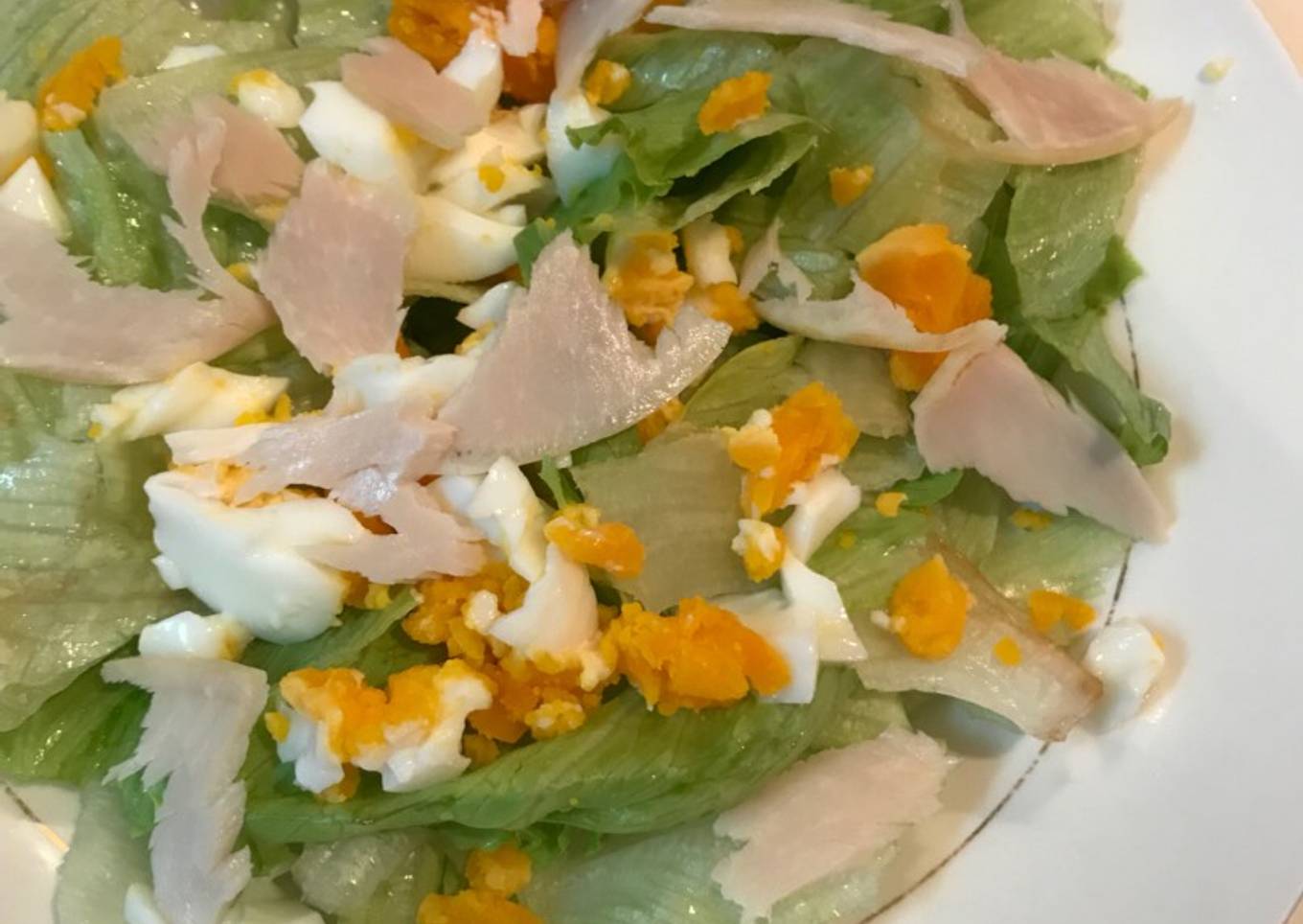 Salad lettuce & telur kreasi anak