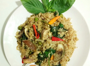 รูปของ ข้าวผัดพริกแกงเขียวหวานไก่