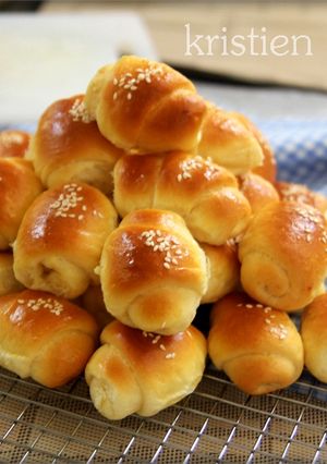 Foto resep Roti Unyil Keju Favorit Papa+anak2 ( Mini Cheesy roll bun)