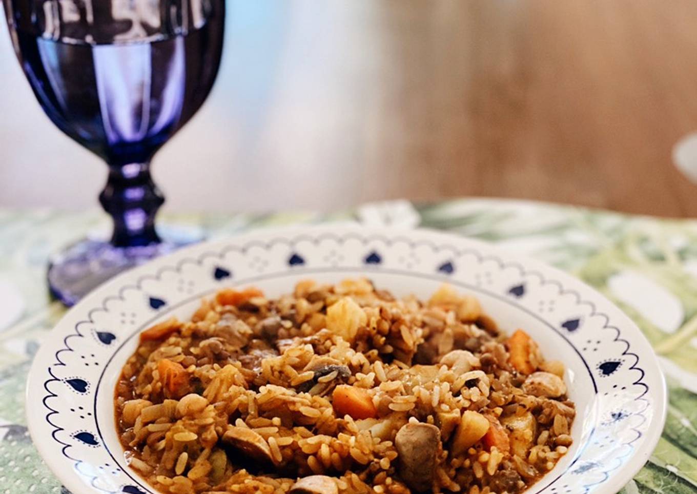 Guiso de arroz, lentejas y champiñones