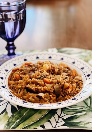 Una foto de Guiso de arroz, lentejas y champiñones