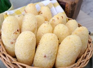 Foto de BISCOITO DE POLVILHO ASSADO COM BACON (CHIMANGO) | RÁPIDO, FÁCIL E DELICIOSO