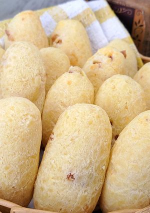 Foto de BISCOITO DE POLVILHO ASSADO COM BACON (CHIMANGO) | RÁPIDO, FÁCIL E DELICIOSO
