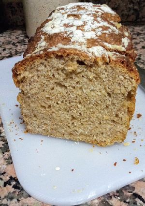 Una foto de Pan de molde integral rústico con masa madre