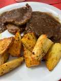 Escalopes a la Marsala con papas rústicas