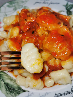 Una foto de 🥔🍅🧀Ñoquis de papa/patata🍅🧀🥔