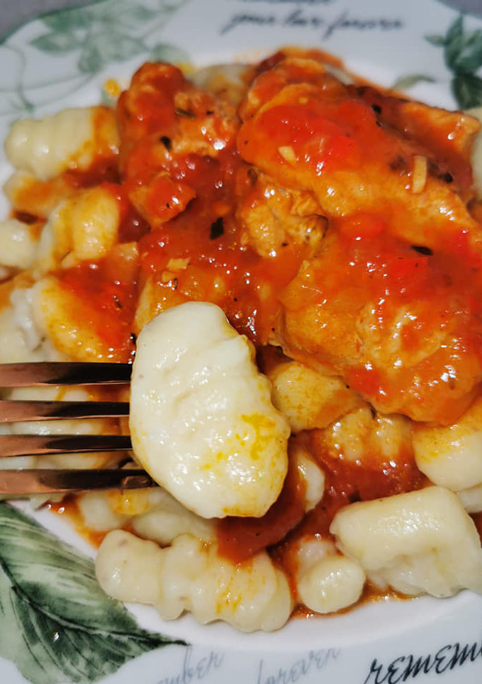 Una foto de 🥔🍅🧀Ñoquis de papa/patata🍅🧀🥔