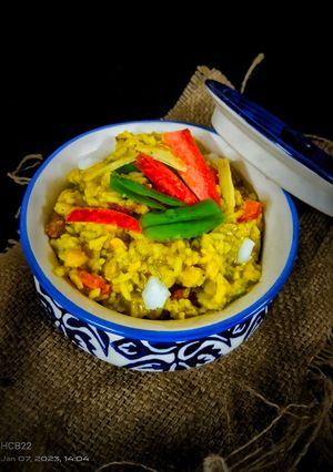 વેજ સ્મોકી ખિચડી (Veg Smoky Khichdi Recipe In Gujarati) રેસીપી મુખ્ય ફોટો