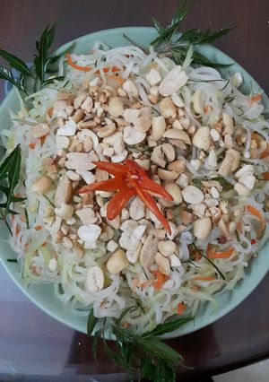 Hình của món Nộm đu đủ.