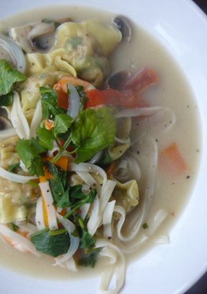 A picture of Whonton coconut soup.