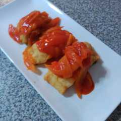 Una foto de Bacalao frito con tomate y cebolla
