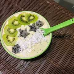 Una foto de Smoothie Bowl de Kiwi y Plátano
