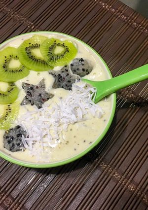 Una foto de Smoothie Bowl de Kiwi y Plátano