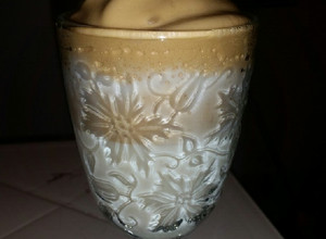 Una foto de Café capuccino caliente