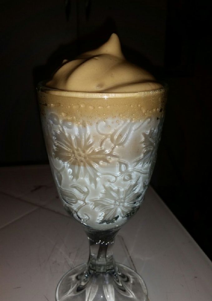 Una foto de Café capuccino caliente