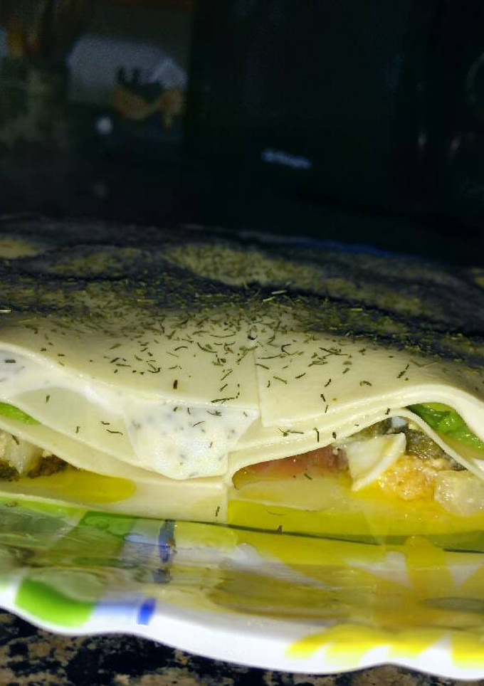 Una foto de Lasaña fría de salmón y aguacate