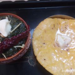 A picture of Sarso ka saag makai di roti.
