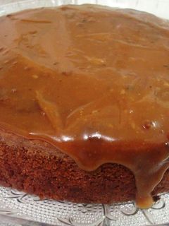 Foto de Bolo de Chocolate com cobertura de Caramelo