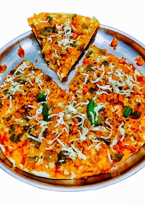 A picture of Vegetable Pizza On Tawa.