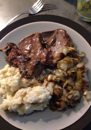 Une photo de Foie de veau purée de topinambours endives braisées